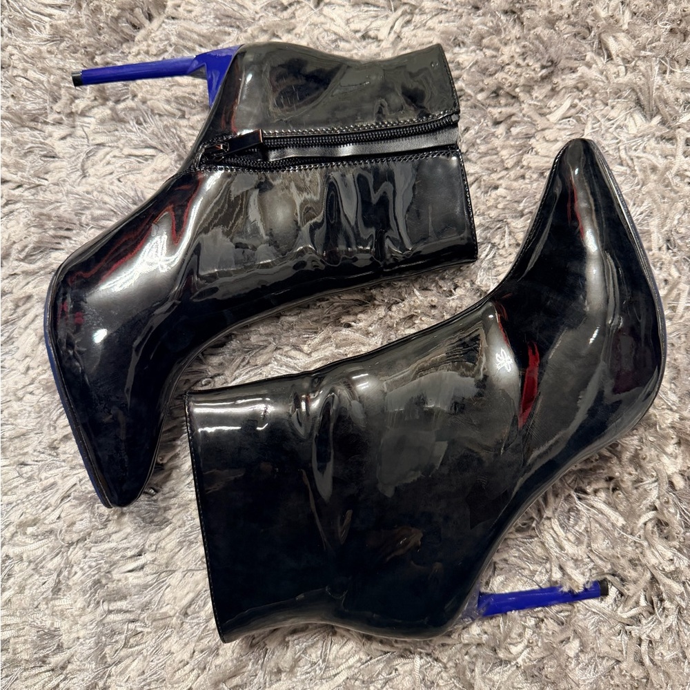 Helena Glossy Black Boots with Vibrant Blue Heel